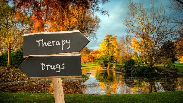 Rua Assine a Direção Caminho para a Terapia versus Drogas
 - Foto, Imagem
