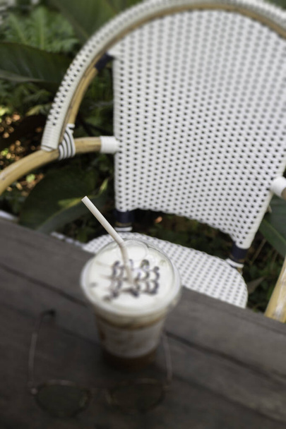 Egy pohár jeges cappucino kávé, stock photo - Fotó, kép