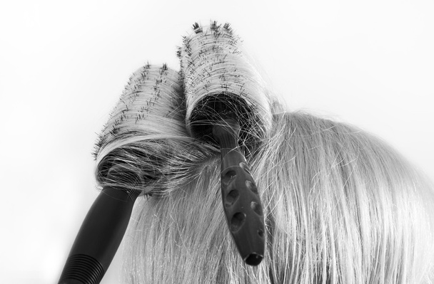 δύο βούρτσες μαλλιών στα μαλλιά - Φωτογραφία, εικόνα