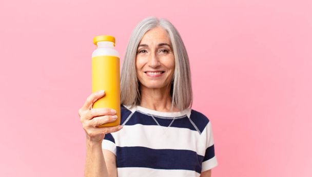 middle age white hair woman holding a coffee thermos - Foto, imagen