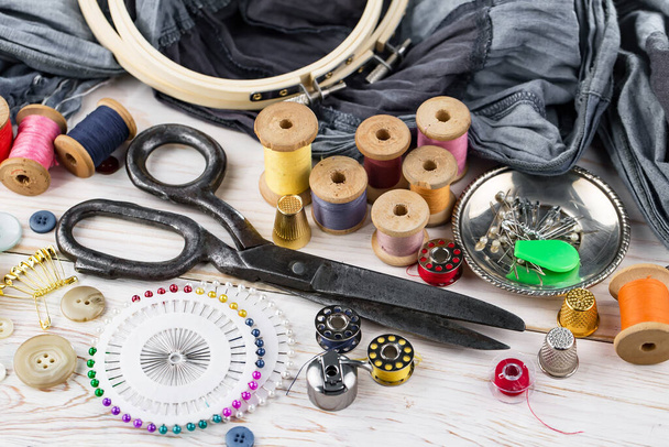 Handicraft items, threads, sewing needles. - Fotoğraf, Görsel
