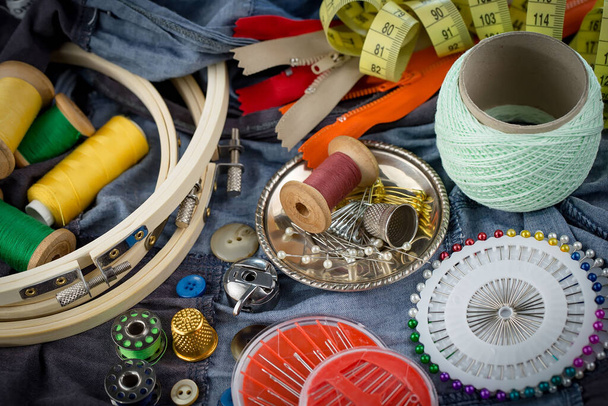 Handicraft items, threads, sewing needles. - Foto, immagini