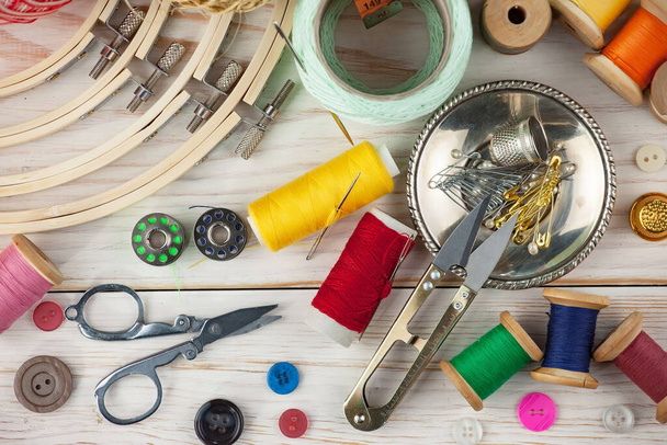Handicraft items, threads, sewing needles. - Foto, immagini