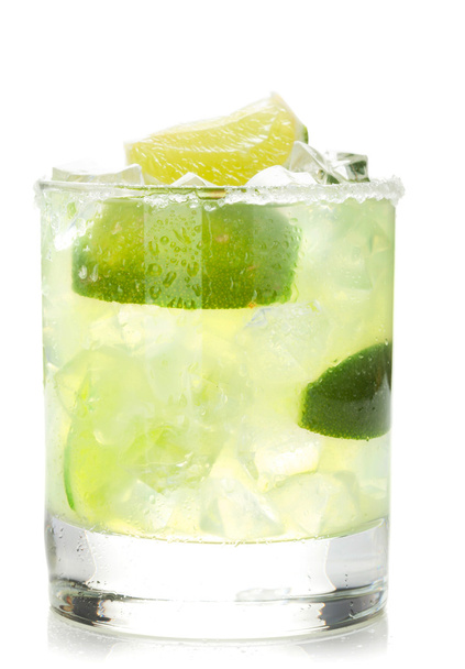 Classic margarita cocktail with salty rim - Foto, afbeelding