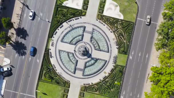 ロシアのクラスノダール。聖キャサリンへの記念碑で噴水。クラスナヤ通りの広場。夏に市内を飛行する。4K - 映像、動画