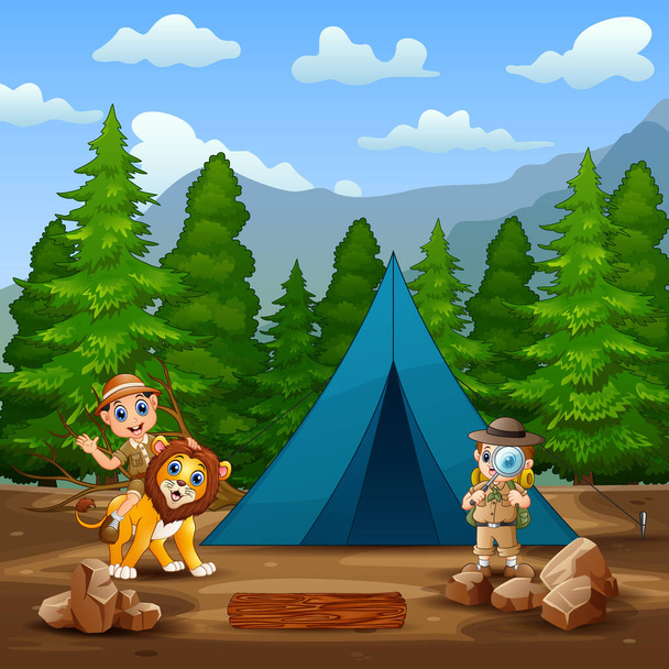 Niño explorador con un león en el camping ilustración - Vector, Imagen