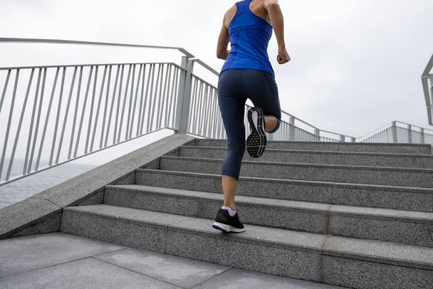 Healthy lifestyle fitness sports woman runner running on seaside trail - Фото, зображення