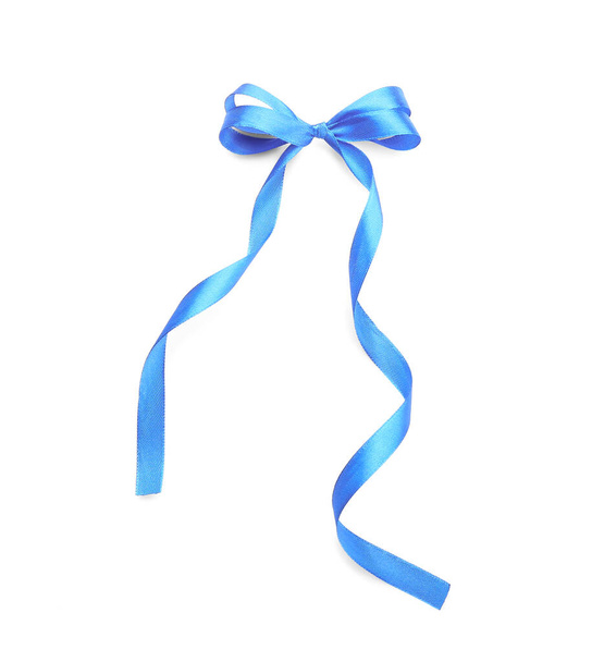 Beau nœud en ruban bleu sur fond blanc - Photo, image