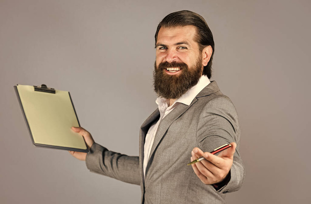 welcome on board. Portrait of successful businessman dressed in formal clothes. serious boss with document. Ready for sale. Pleasant handsome realtor holding folder. bearded man working in office - Foto, Bild