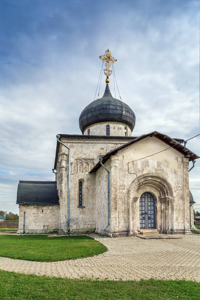 Saint George Cathedral was built between 1230 and 1234 in  Yuryev-Polsky - Zdjęcie, obraz