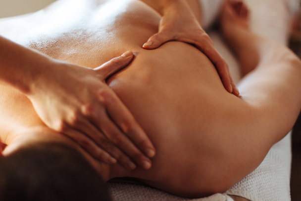 Man getting a relaxing massage - Foto, Bild