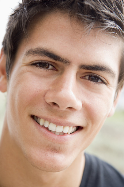 Head shot of man smiling - Foto, Bild