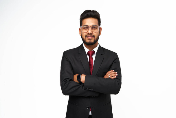 Portrait of young indian businessman with crossed arms on white isolated background. - Valokuva, kuva