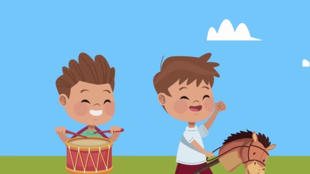 mali chłopcy grający na bębnach i koniach - Materiał filmowy, wideo