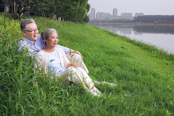 Happy old couple watching the scenery by the lake - Foto, immagini