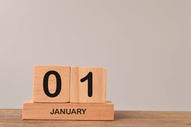 Houten blokken kalender voor 01 januari met lege ruimte voor de tekst - Foto, afbeelding