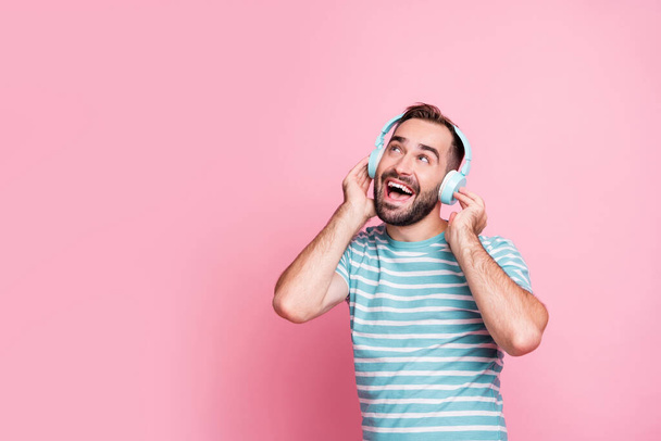 Portrait of nice cheerful creative funky guy fan listening song chart looking copy space isolated over pink pastel color background - Fotoğraf, Görsel