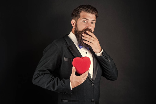 happy valentines day. be my valentine. love and romance. mature bearded guy looking formal. - Foto, afbeelding