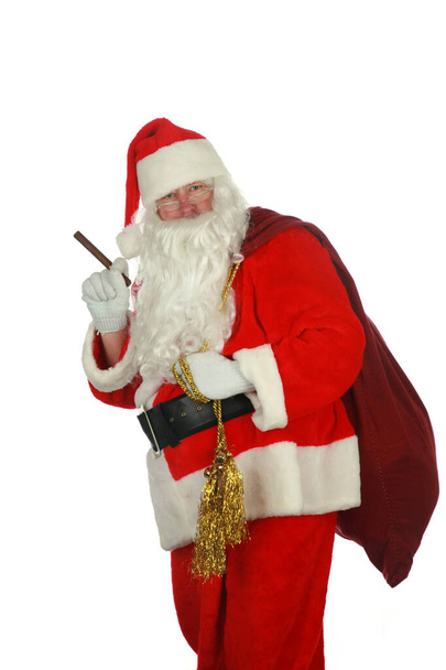 Santa Claus. Santa Claus Izolovaný na bílém. Pokoj pro text. Santa Claus pózuje pro svůj vánoční portrét na bílé zdi. Střihová cesta. Santa říká HO HO HO. Veselé Vánoce. Šťastný nový rok všem. - Fotografie, Obrázek