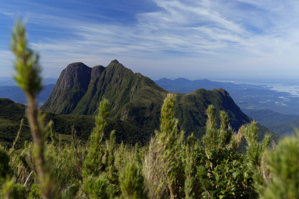 Góra Pico Parana w pobliżu Curitiba - Serra do Ibitiraquire. - Zdjęcie, obraz