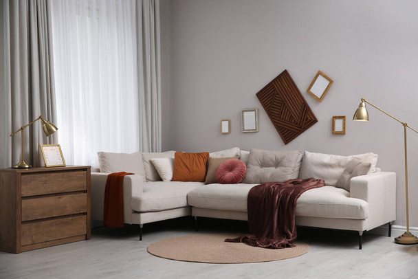 Modern living room interior with comfortable sofa - Foto, afbeelding