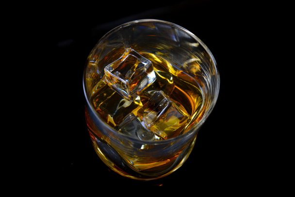 Whiskey with ice - Foto, afbeelding