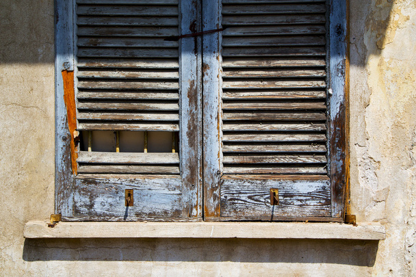 Lonate varese italia astratto finestra verde legno veneziano bl
 - Foto, immagini