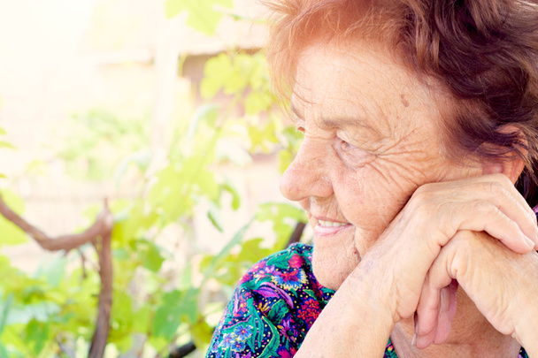 pozitif yaşlı kadın - Fotoğraf, Görsel