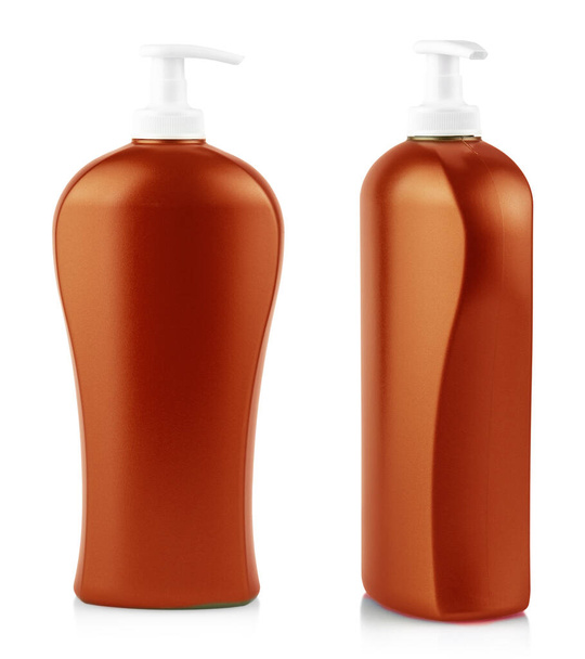 Πλαστικό καθαρό κόκκινο μπουκάλι με dispenser σε λευκό - Φωτογραφία, εικόνα