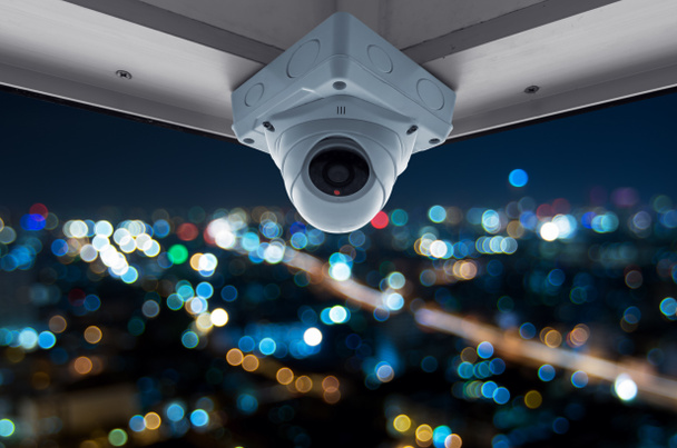 CCTV és az éjszakai város jelenet - Fotó, kép