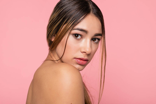 Beauty face. Happy young woman getting ready for romantic valentines day date, applying makeup and smiling. Pretty girl standing naked, nourish and hydrate skin on pink background. - Fotó, kép