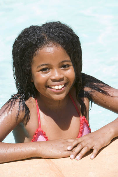 Young girl in swimming pool smiling - Foto, Imagen