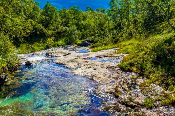 Amazing norwegian landscape with beautiful colorful turquoise river waterfall Vang i Valdres, Noruega. - Foto, Imagem