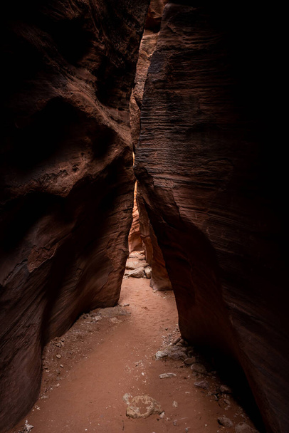 Angled Cliff Walls keresztül Buckskin Gulch slot kanyon - Fotó, kép