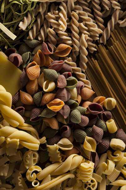 różne domowe makarony włoskie suche - Zdjęcie, obraz
