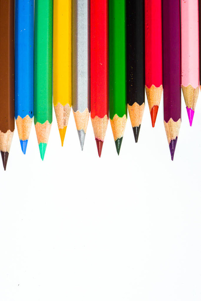barevné tužky izolované na bílém pozadí - Fotografie, Obrázek