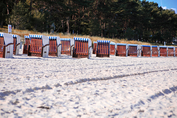 sillas de playa en la playa del mar del norte en Alemania - Foto, Imagen