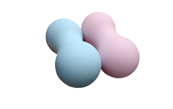 Дві подвійні масажні кульки для розслаблення м'язів ізольовані на білому тлі. Масажний інструмент, кульки для пускових точок, міофасциальний масаж
. - Фото, зображення