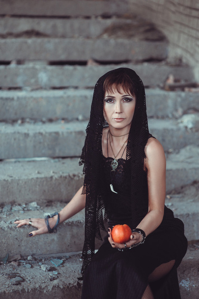 Woman with apple in abandon building - Fotografie, Obrázek
