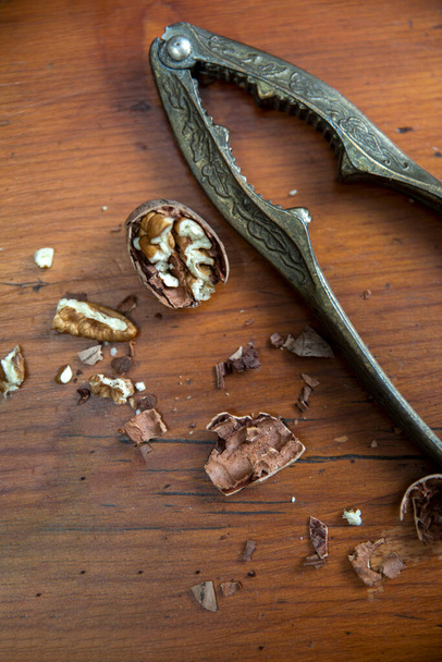 Cracker aux noix de pécan vintage sur une table en bois - Photo, image