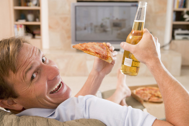 Man Enjoying Beer And Pizza In Front Of TV - Foto, Imagen