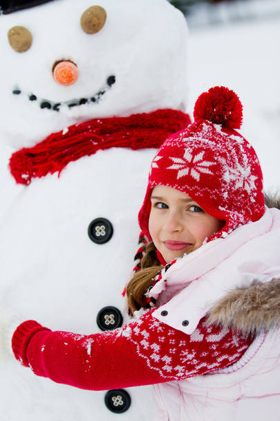 Зима, сніговик - мила дівчина розважається в снігу
 - Фото, зображення