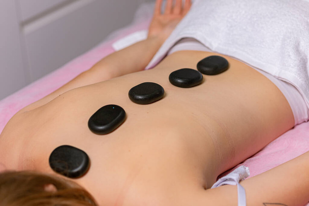 procedimento de massagem facial e corporal no salão de spa - Foto, Imagem