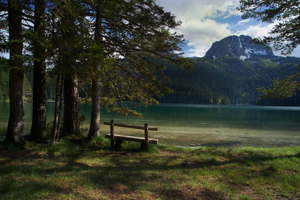 Lago Negro en el Parque Nacional de Durmitor, Montenegro - Foto, imagen
