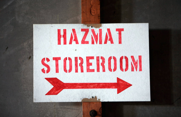 ALMACENAMIENTO HAZMAT. letrero de almacén para materiales peligrosos.  - Foto, Imagen