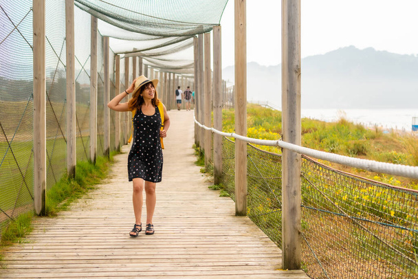 Summer vacation lifestyle. Young and adventurous Caucasian girl enjoying the summer walking alone along the beach - Φωτογραφία, εικόνα