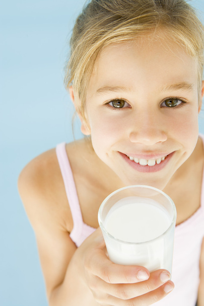 Young girl with glass of milk smiling - Zdjęcie, obraz