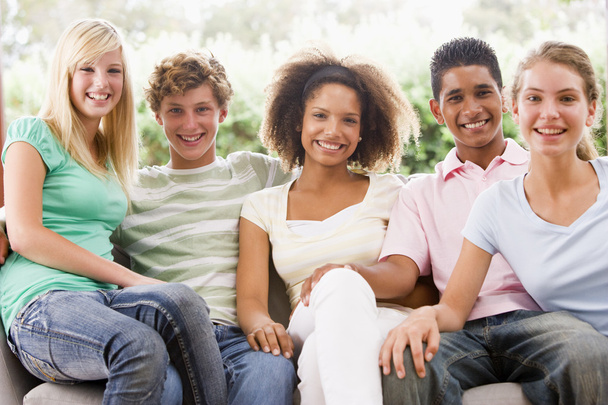 Group Of Teenagers Sitting On A Couch - Foto, imagen