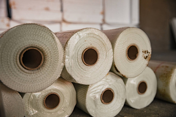 A selective focus shot of wallpaper rolls on a blurred background - Foto, Bild