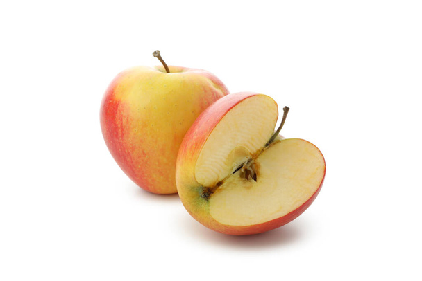 Smaczne dojrzałe jabłka odizolowane na białym tle - Zdjęcie, obraz